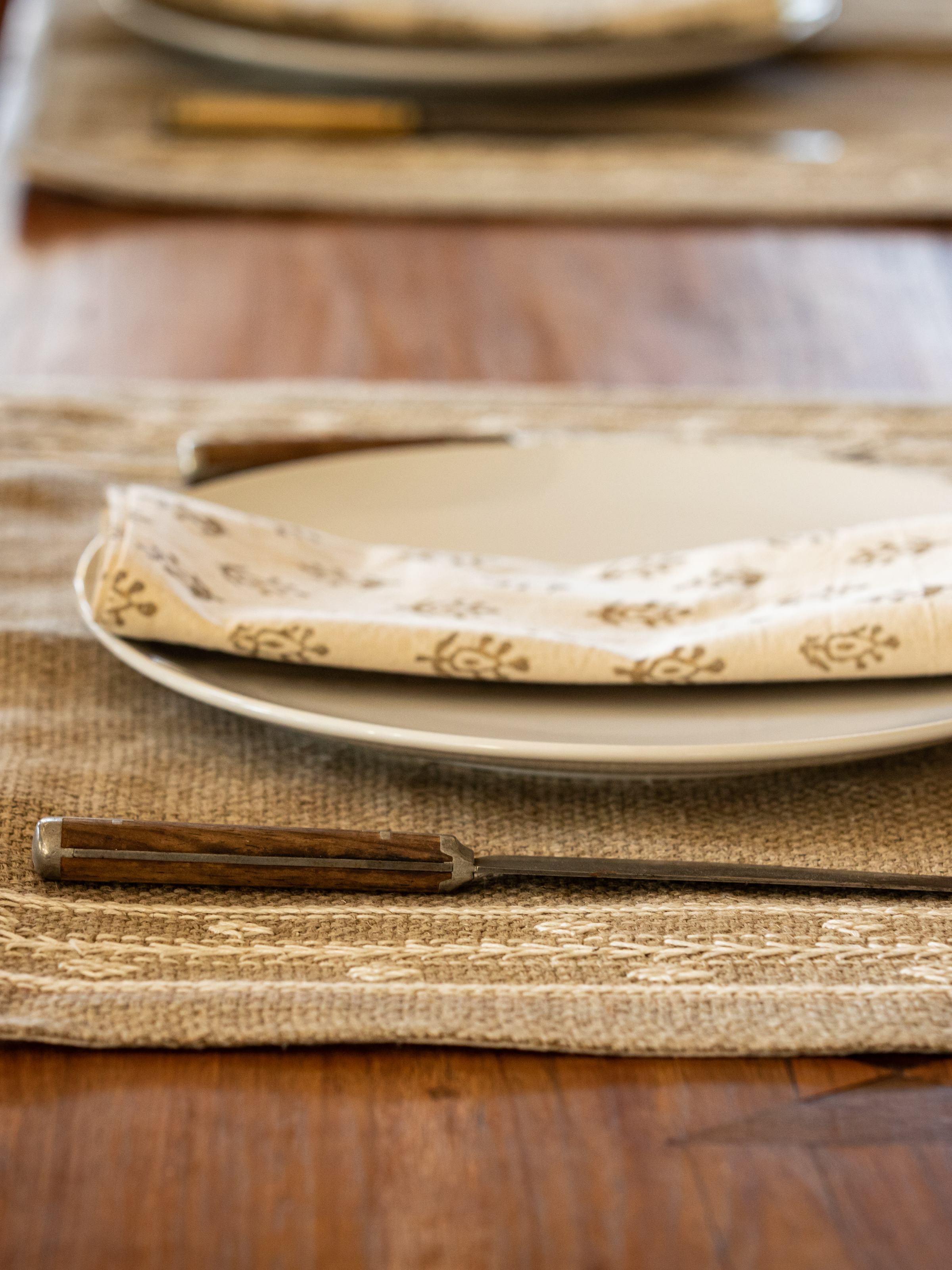 Lambada Hand-Embroidered Heavy Linen Placemat