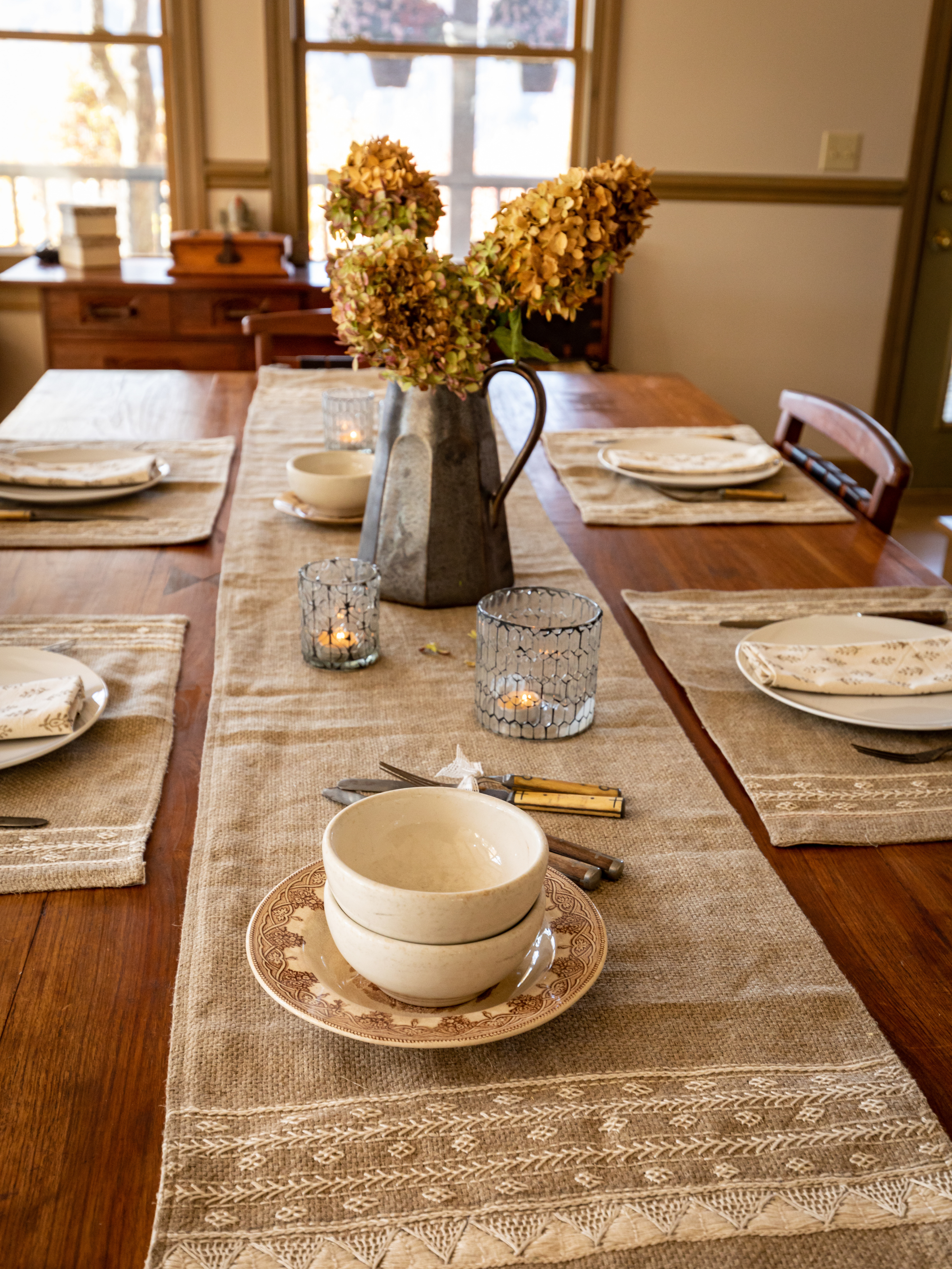 Lambada Hand-Embroidered Heavy Linen Placemat