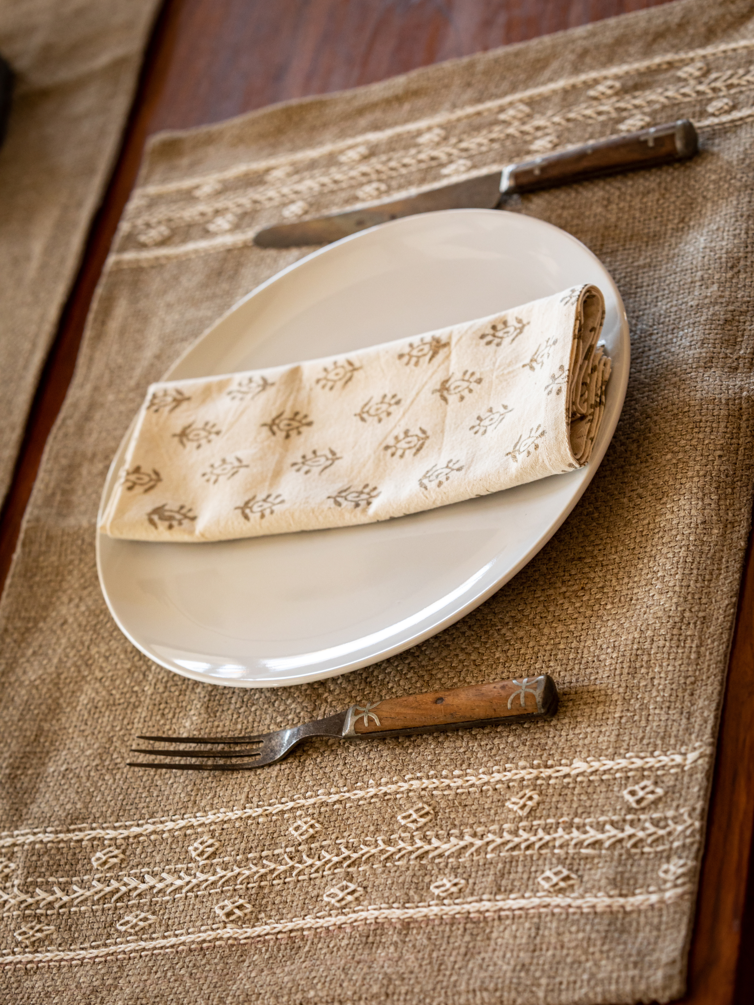 Lambada Hand-Embroidered Heavy Linen Placemat